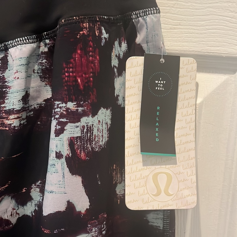 BNWT’S. Lululemon Tranquil Crop - Picture 6 of 13